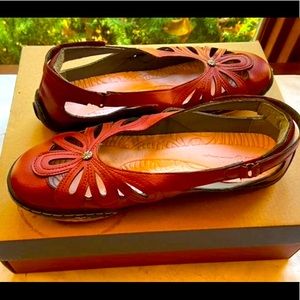 SOLD Womens Jambu JBU Adventure Design Shoes